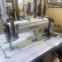 مكينه خياطه صناعيه للبيع نظيفه سعر 250 الف مكاني بغداد 07713852773