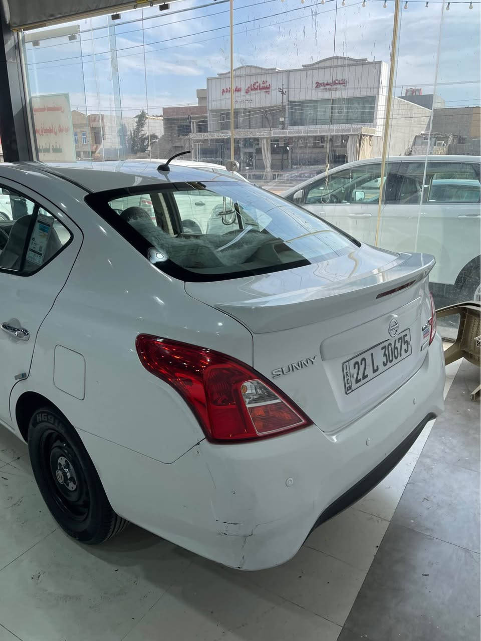 نیسان لاکشمیبایی 2016 ڕەقەم و سەنەوی نوێیە 
گێڕ و مەکینەی بەشەرت تەحویل و غەرامەی بەشەرت 
تەقە و ڕەقەی بەشەرت 
سەیارەکە یەک پارچەی بۆیاخە بێ ناوگرتن بێ لێدران 
سەیارەکە سعری 
91 گەڵا و مەجال 
***********
هەولێر بنەسڵاوە أربيل, العراق
