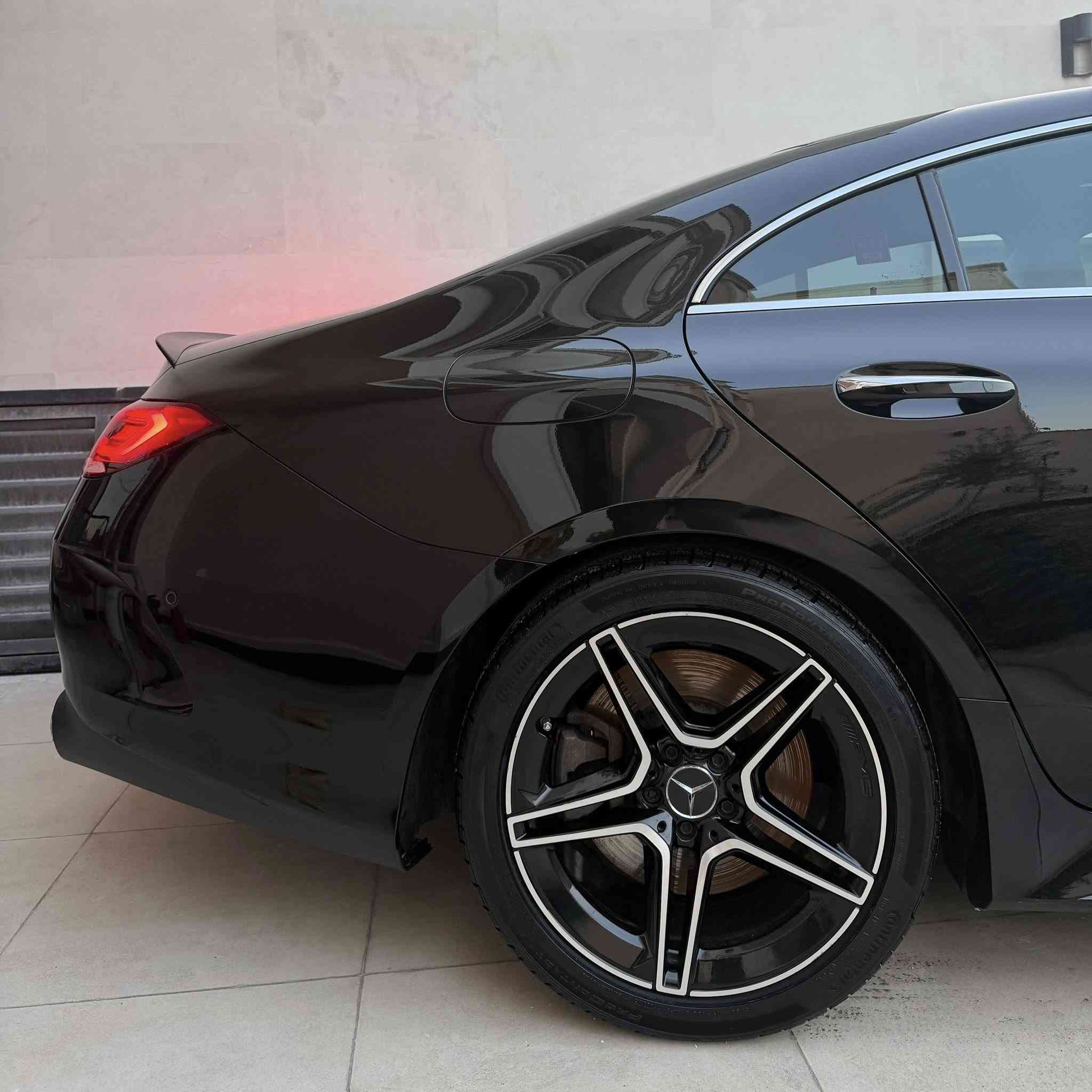 السلام عليكم

 للبيع 

‏MERCEDES CLS 53 AMG 4MATIC+ (2021)

محرك 6 سلندر 3.0 AMG
توين توربو + EQ Boost
كير AMG Speedshift نمر 9 

نظام +4MATIC ذكي جداً يختلف حسب وضعية القيادة ويوزع الدفع حسب الطرق والحاجة
 لزيادة ثباتية السيارة 

لون أسود 
رقم أربيل بأسمي تحويل مباشر

ماشية 14 ألف 

مواصفات السيارة طلب خاص⬇️

أبواب شفط
جكات تصعد وتنزل مع تحكم بوضعية الراحة
مقاعد مساج وداينمك متحركة مع الانعطاف
نوع الجلد المستخدم في مقاعد السيارة من جلود النابا الطبيعية فخم جداً مع تطريز الكنتارا مختمة AMG
بردة خلفية كهرباء
الشاشة والنظام الجديد لمس
ماوس الجديد
لايتات  Multibeam ذكية جداً ترحيب عند التشغيل و دوارة مع الستيرن
مقاعد أمامية كهرباء خزن تدفئة تبريد 
ستيرن AMG رجاج عند عبور الخطوط كهرباء وتدفئة
تجوة تدفئة 
ساوند سيستم برومستر
منافذ شحن Type-c
دواخل خشب طبيعي 
صندوق كهرباء
تكم كنتارا 
اوتو بارك 
اوتو هولد
كامرات 360 درجة
رادارات 360 درجة
تحديد مسار
مانع تصادم 
قيادة ذاتية 
نقطة عمياء
إضاءة محيطية 64 لون
دوسات ترحيب AMG لد
فتحة سقف سلايد
شاحن لاسلكي
حزام امان كهرباء 
صوت اكزوز AMG طرب + بوب كورن
كاليبرات AMG
5 وضعيات قيادة
ا1-SILPPERY
ا2-COMFORT
ا3-INDIVIDUAL
ا4-SPORT 
ا5-+SPORT 
ويل AMG حجم 19 تو سايز مع اطارات امامية ميشلان 
وخلفية كونتيننتال
4 ثيمات متغيرة لعداد السيارة 
ا1-CLASSIC
ا2-SPORT
ا3-SUPERSPORT
ا4-UNDERSTATED
سرعة 300KM

حالة السيارة بدون ضرر بدون صبغ
سرقة جاملغات أمامية فقط 
ومرجعات شركة وكالة نفس اللون بدون صبغ
بدون دواخل بدون ايرابك
شواصي لغود مكفولة من الشخط 

محرك كير اكسل كاردن كهربائيات حدادية كفالة عامة   
من الخلل والفتح والتبديل 
سيارة جديدة وبدون نقص 0مسج

مكان السيارة بغداد
للأستفسار *********** 📞
