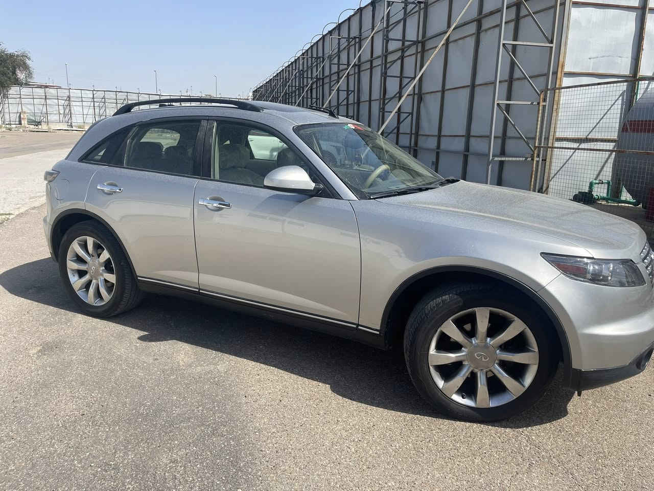 للبيع فقط
Infiniti 2006 خليجي
مواصفات معروفه
سياره كلش نظيفه  ماشيه 159 الف km
غرفه جديده 
تخم تاير 
كهربائيات كلها شغاله مابيها جطل
كير ومكينه بشرط وبحاله ممتازه
تدفئه وتبريد 
بلكات وفيت بم ودسكات كله وكاله
صدر امامي وخلفي جيد
هزه وسنويه جديده- سياره بأسمي
 بيها صبغ بونيد + حواف جاملغ اثر جرد فقط بدون فتح
وبدون حادث
 سعرها 85$ مجال بسيط
مكانها بغداد - الكرخ
***********
