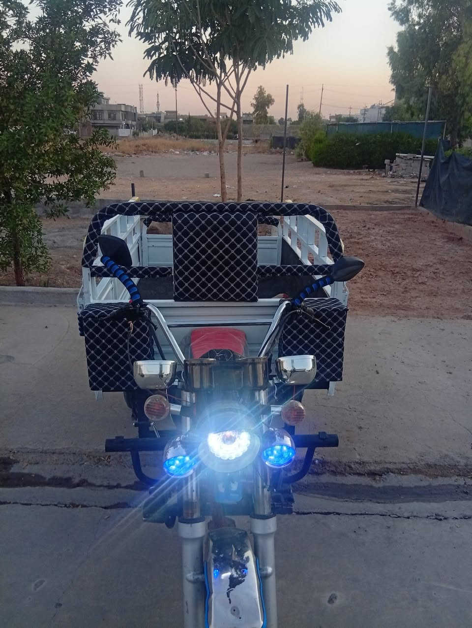 سلام عليكم ستوته البيع موديل 2020 
شرط ركبه شاصي محرك + كهربيات شغال + 
دوشمه كامل تايرات جبلس 3)   رجاء رجاء شراي اخليك عل راسي مو شراي اعبر منشور 
سعر 1450 بيهه مجال الطيبن)   ***********
