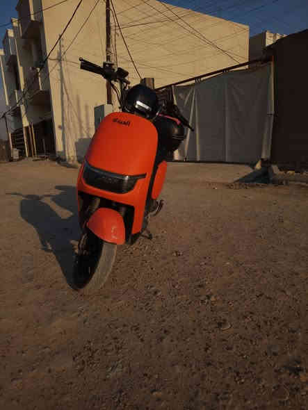 اسلام عليكم للبيع دراجه 🛵شحن من شركت الريان المواصفات حساس بريك تايرات جدد السرعه الحققيه 62 السعر 500 و بي مجال حك الجيه  الهاتف ***********.
