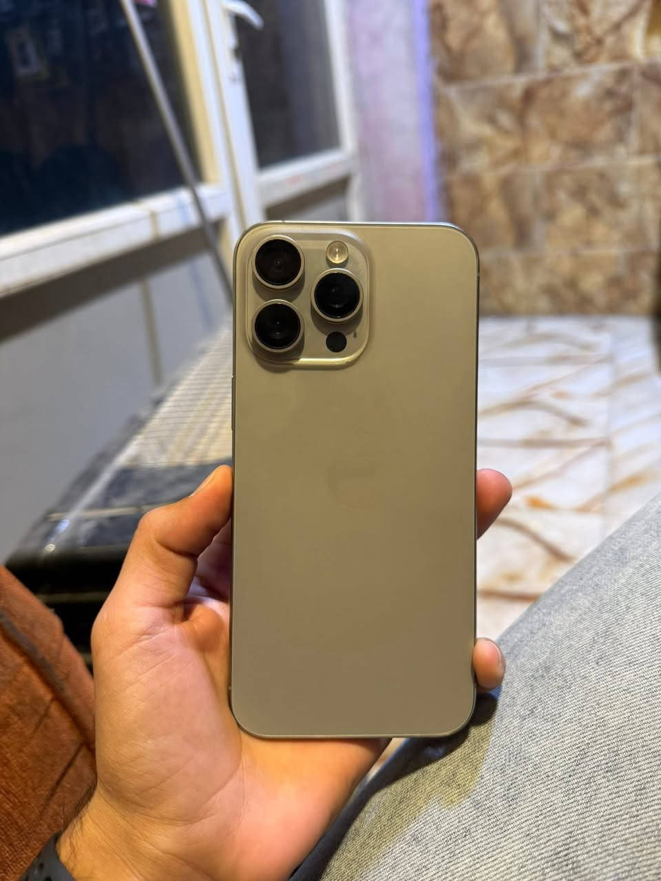 ١٥ برو ماكس ٢٥٦
بطارية ٨٦ 

مبدل شاشة 

كاميرا ممبدلة بس تقره قطعة غير معروفة 

 سعره ٦٥٠

جهازك كله شغال ومكفول 

***********
