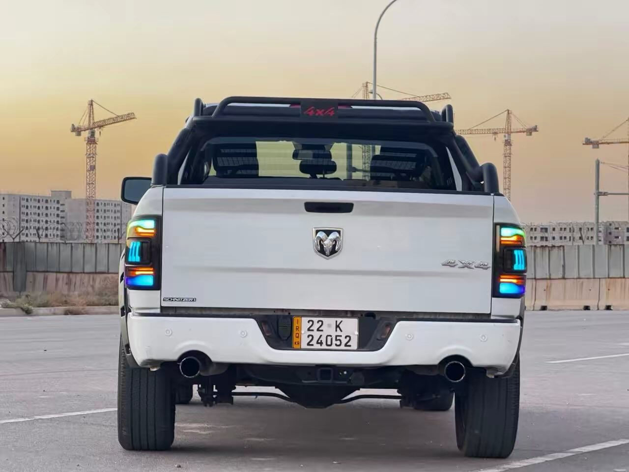 سلام عليكم

دوج رام كلاسك 2022 عائليه وشبابيه وشغل 

يعني جوكر

محرك 5700.  V8

نضامين فور وير 

تحكم ستيرن

حساس خلفي 

لايت ناصي عالي زنون 🔦

التايرات اماميه من Tire mall يعني بس تايرات مليون 

منضومه غار ايطاليا

فول تزويد السياره بك لايت لايتات متغير. 

سياره رقم اربيل تحويل ثاني بااسمي

  العنوان بغداد المنصور دور السود ***********
