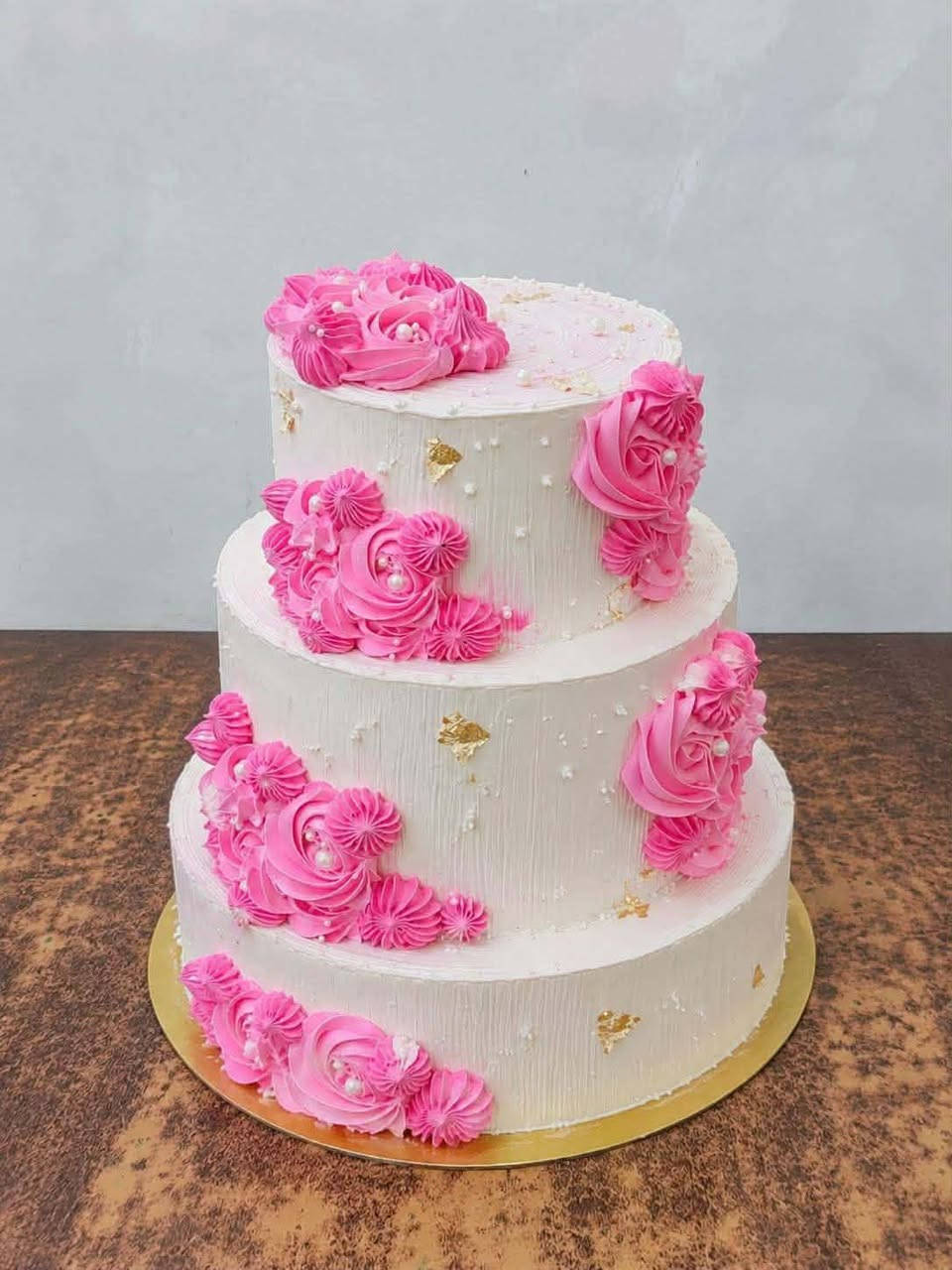 🍰 حلى يومك مع أطيب الحلويات في سامراء!
✨ قائمتنا:
كريب (اللوتس، جوز، نوتيلا): السعر 4 آلاف 
 كيك بارد: السعر  3 آلاف
 كيك طوابق: حسب الطلب.
📍 سامراء | تتوفر خدمة توصيل.
🗓️ ملاحظة: يرجى الحجز قبل المناسبة بـ يومين.
📩 للطلب: راسلنا خاص أو اتصل على: ***********
