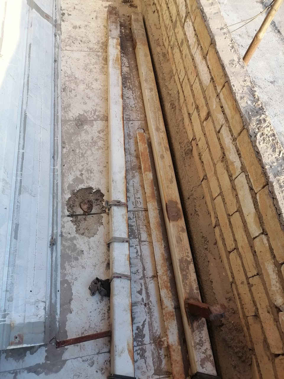 دنك مربع حديد ثقيل عدد 2بغداد مدينة صدر سعر ٤٠ الف ثنينهم ***********
