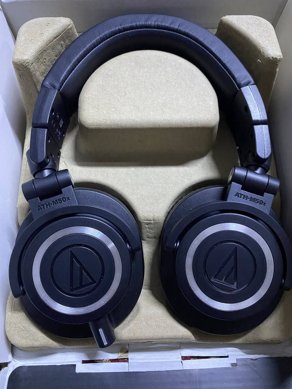 السلام عليكم
حبايب سماعة من اوديو تكنيكا ATH-M50X
من افضل سماعات الصوتيات بالعالم 
جديده غير مستعمله
كامله ملحقات
سعرها 140 الف 
متوفر توصيل🌹


**إذا كنت صاحب هذا الإعلان وتريد حذفه لأي سبب، رجاءا أرسل رسالة إلى الدعم الفني**
