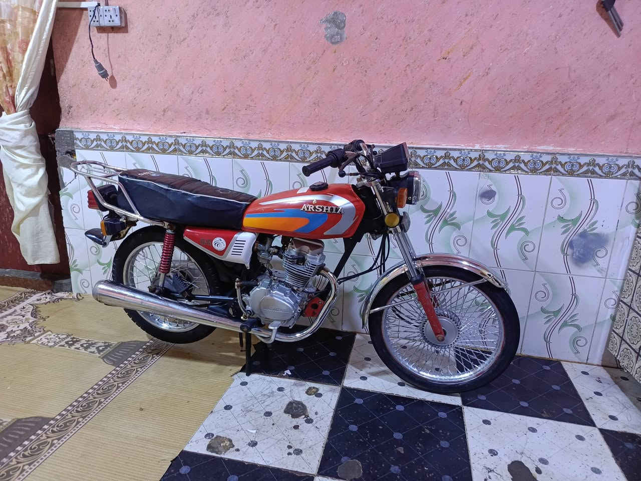 السلام عليكم دراجه للبيع اوراق اصولي مكاني بصره القبله سعر الدراجه 750 الموديل 2020 دراجه جاهزه 
***********
