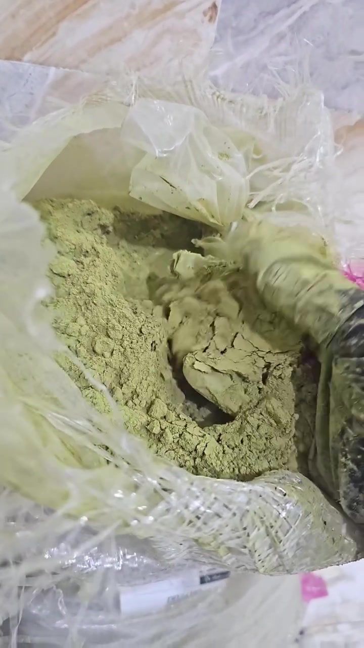 🌿 حنة الفاو للشعر 🌿
سر الشعر القوي واللامع من أول استخدام ✨
تمنحكِ حنة الفاو عناية طبيعية متكاملة للشعر، تساعد على تغذية فروة الرأس
توقف تساقط الشعر نهائيا  تصبغ الشيب  وتقوية الخصلات من الجذور حتى الأطراف، كما تمنح الشعر مظهراً أكثر كثافة ولمعاناً وحيوية.
ناعمه بساع تنزل من الشعر ابدد ماتعبكم حنتي لان قطف وطحن جديد شررررط  وتُستخدم الحناء تقليدياً لتحسين صحة فروة الرأس وتقوية الشعر وإضفاء لون طبيعي ولمعان مميز. �
💚 تغذية وتقوية للشعر
💚 لمعان طبيعي جذاب
💚 تساعد على تقليل التقصف والتكسر
💚 تمنح الشعر مظهراً أكثر كثافة وحيوية
💚 عناية طبيعية لفروة الرأس
حنة الفاو... أصالة الطبيعة وجمال الشعر في لمسة واحدة. ✨🌿
شعر أقوى • لمعان أكثر • جمال طبيعي يدوم 💚🌱


**إذا كنت صاحب هذا الإعلان وتريد حذفه لأي سبب، رجاءا أرسل رسالة إلى الدعم الفني**