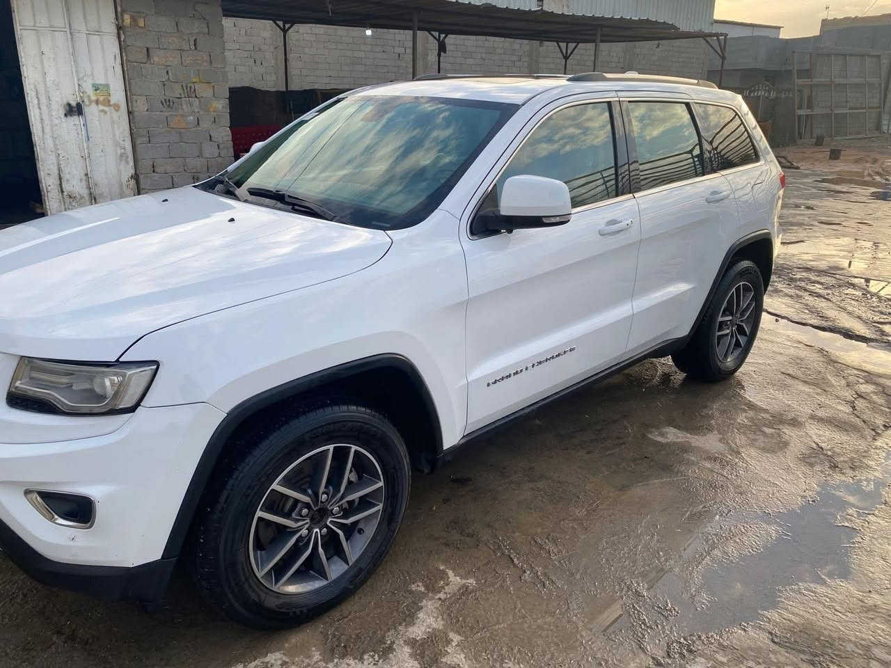 جيب 14 خليجي 
 حجم المحرك 6سلندر 3600 
*ماوس وضعيات قيادة الفور ويل
 *السياره فتحه
*غرفه السياره عسلي جلد 
*اناره ترحيب 
*بصمه دخول ذكي
بچم كبس شركه 
*كشنات الامامي كهرباء
 *ويل حجم 18
*خزن وضع المقاعد والستيرن
 *هوك امامي خلفي
 *شفتات ستيرن
 *كاميرة خلفيه
 *حساسات أمامية خلفي
 *دبل اكزوز 
*مرايا قلاب مع البك
 *تعتيم مرايا 
*ستيرن كهربائي متحرك
 *كشنات تدفئه وتبريد امامي خلفي
 *ستيرن تدفئة 
*كشنات حار بارد 
*لد امامي 
*لايت زنون 
*زراك لايت
 *سستم صوت 9سماعات 
*دمام خلفي 
*إشارات مري 
*كير طياره 8نمر 
*تحكمات ستيرن فول
 *تدفئه مرايا جانبي
 للاستفسار الاتصال ***********
مكان السياره حله مركز المدينه  
ملاحضه السياره بيها صبغ 3 قطع بدون دواخل  السعر 185وبيها مجال  قليل اعتذر عن المراوس
