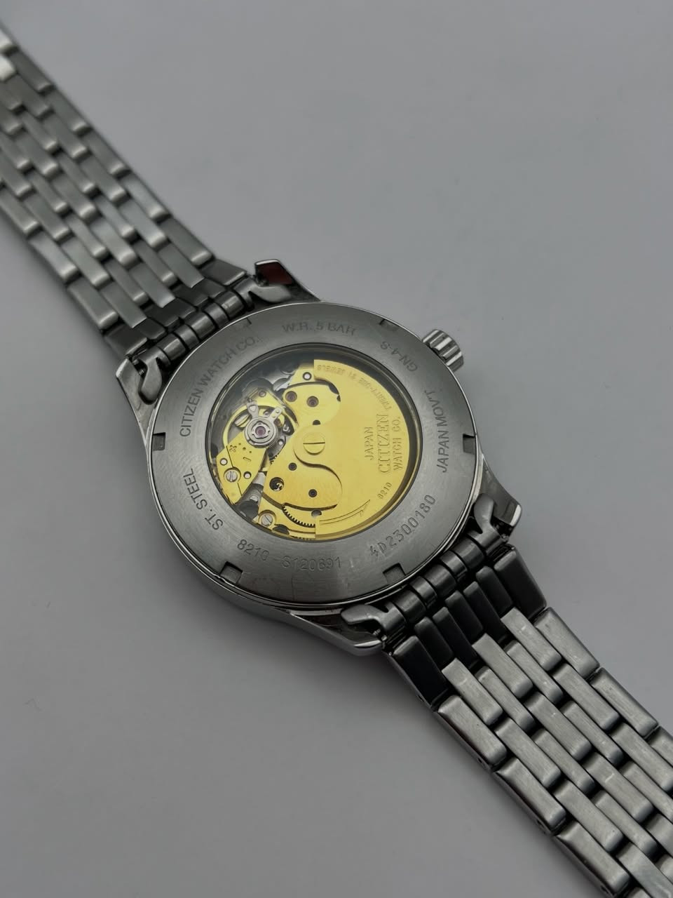 CITIZEN 
Movment AUTOMATIQUE Calibre 8210
Verre SAPPHIRE Cristal 
Bracelet d’Origine 
Open Back Case 
En Excellent État


**إذا كنت صاحب هذا الإعلان وتريد حذفه لأي سبب، رجاءا أرسل رسالة إلى الدعم الفني**