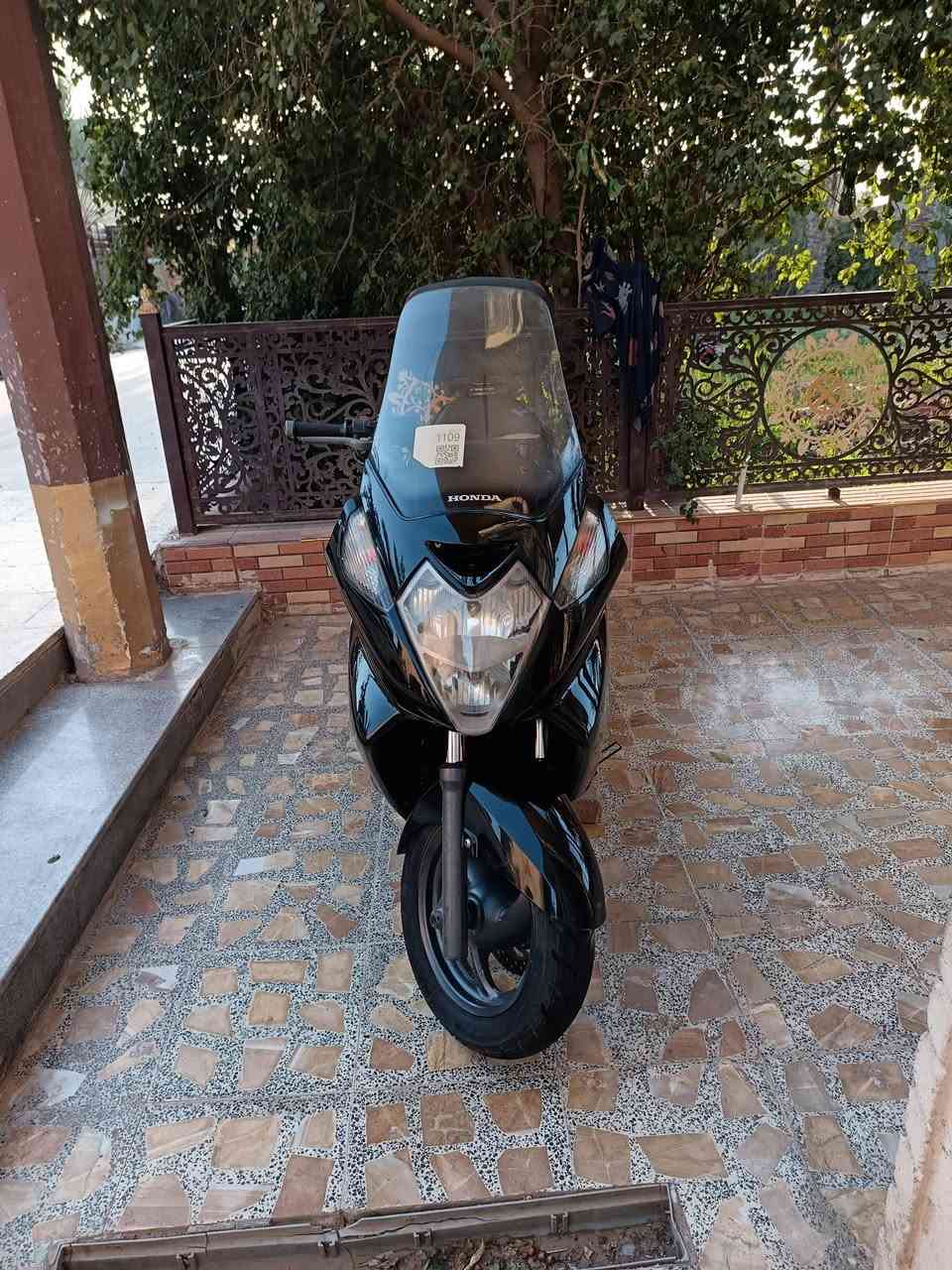 سلفر ونج 400 مكينه مكفوله بتربها صوتها مسمعه شلعه معدل فول اوفر سبورت الدراجه مال جناي جنطه اصليه ويها كهربائيات كلها شغاله تايرات جدد اوراقها كامله الشراي يتصل العنوان بغداد ***********
السعر 13ونص وبيها مجال للشراي
