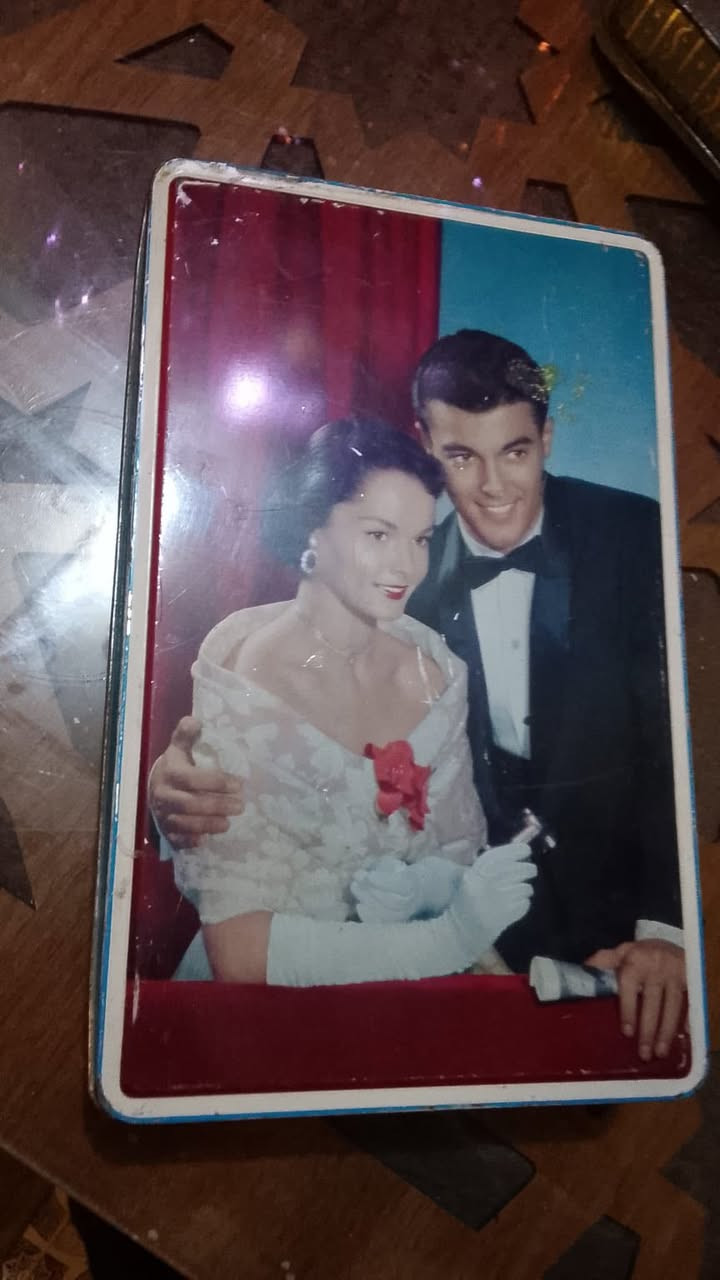 علب قديمه سنة خمسينيات  وستينيات واحده عراقيه فقط    المهتم التواصل خاص.        العنوان بغداد


**إذا كنت صاحب هذا الإعلان وتريد حذفه لأي سبب، رجاءا أرسل رسالة إلى الدعم الفني**