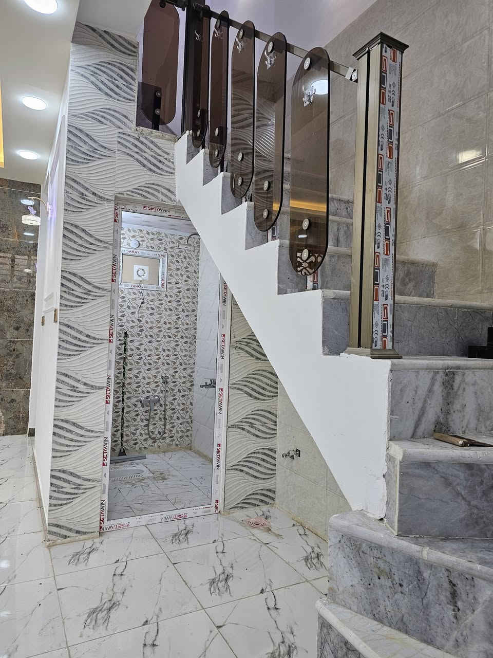 بيت للبيع في حي الوفاء المساحه 50 متر طابقين ان بناء درجه اولى قريب السايدين الجامعه للاستفسار/***********
