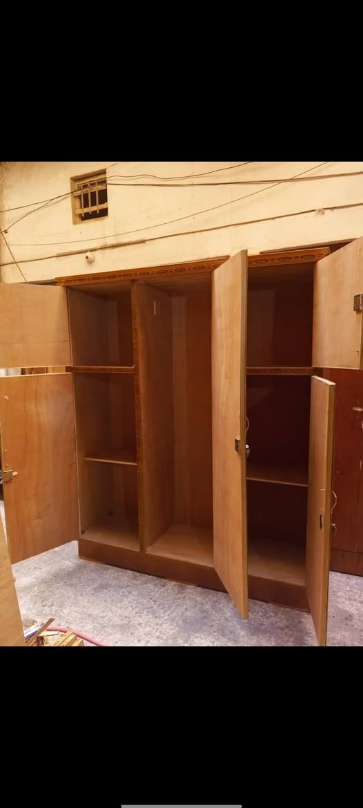 السلام عليكم كنتور صاج 3 ابواب ملحق  اخو الجديد استخدام ايام *********** بغداد يوجد توصيل بكروة
