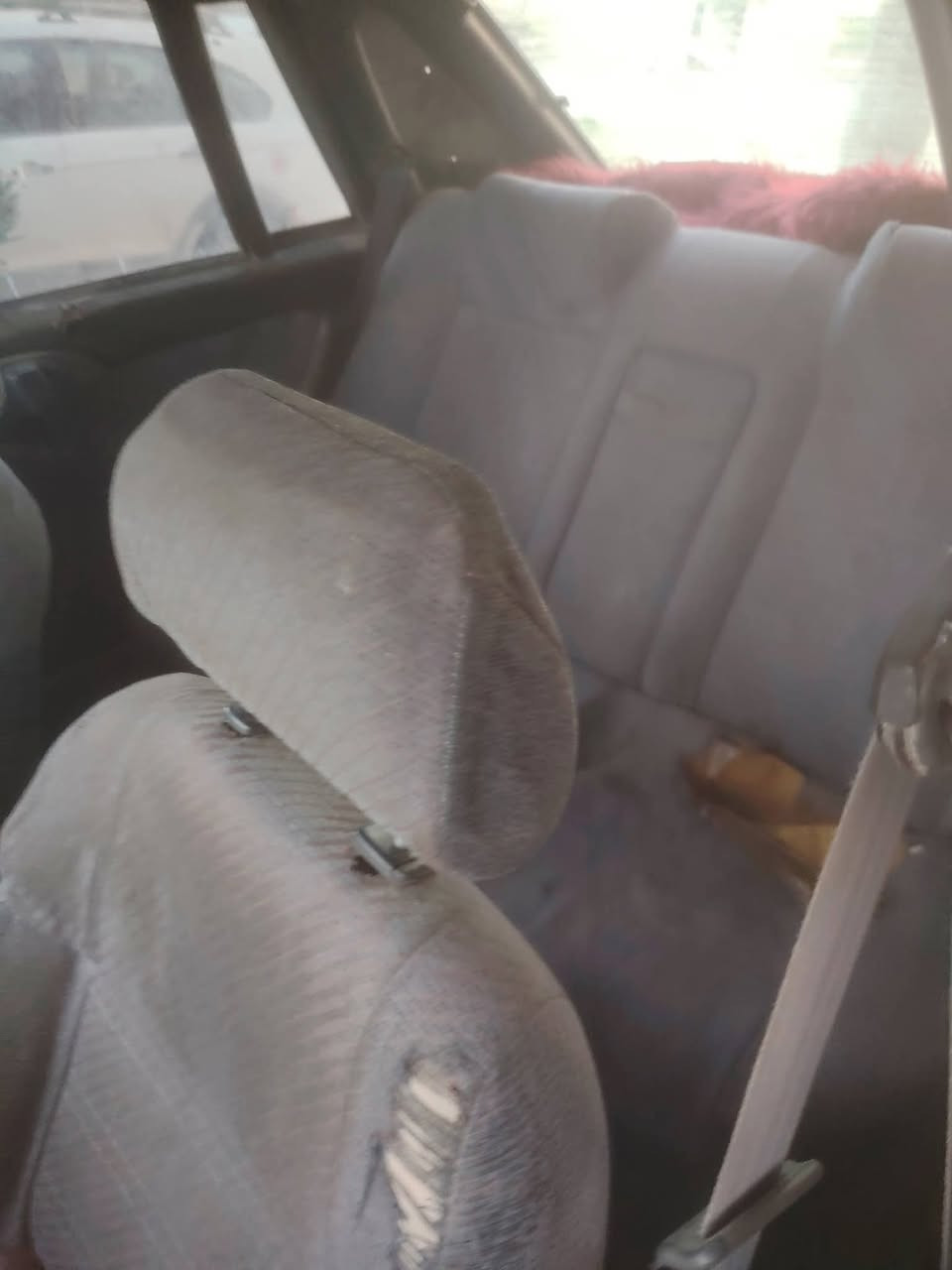 سلام عليكم سياره للبيع للسعر 11ورقه رقم الهاتف ***********
