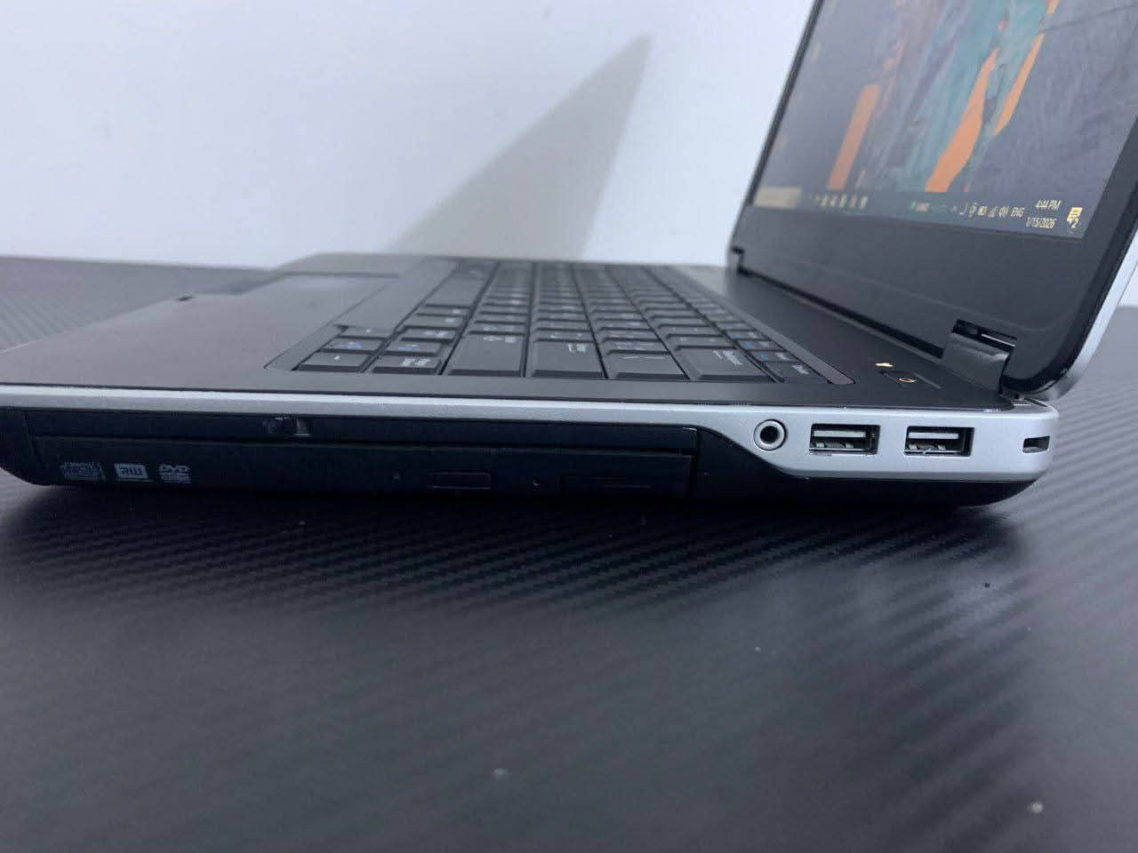 كور فايف من ذوات الجيل الرابع  و رام 8  كيكا قابل للتطوير مع هادر 256ssd ssd كيكا و كارت شاشه ٤ كيكا متصل م و بحجم الشاشة ١٤ انج سلم.      Dell Latitude 6400♦️ 
              Core i5 - gen 4M♦️
    كور فايف جيل الرابع
                                Ram: 8 GB - DDR3♦️
رام 8  كيكا نوع DDR3. قابل للتطوير 
                               Hard Disk: 256 GB - SSD♦️
هارد 256 كيكا ssd .  قابل للتطوير 
                      كيكا4 GB Intel (R) HD Graphics
كارت شاشة داخلي 4  كيكا قابل للتطوير 
حجم الشاشة كبير 14  انج
تحتوي على سيدي CD 
كيبورد اللابتوب ضوئي ليزري ( انكليزي -  عربي)
بسعر مناسب جدا 
١٦٠ الف 
شرط النظافة و الضمان لمده شهر


**إذا كنت صاحب هذا الإعلان وتريد حذفه لأي سبب، رجاءا أرسل رسالة إلى الدعم الفني**