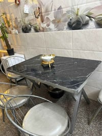 من رخصة الأدمن ميز مطبخ مرمر  و ٤ كراسي للبيع .. ايضا ميز مطبخ للبيع و...