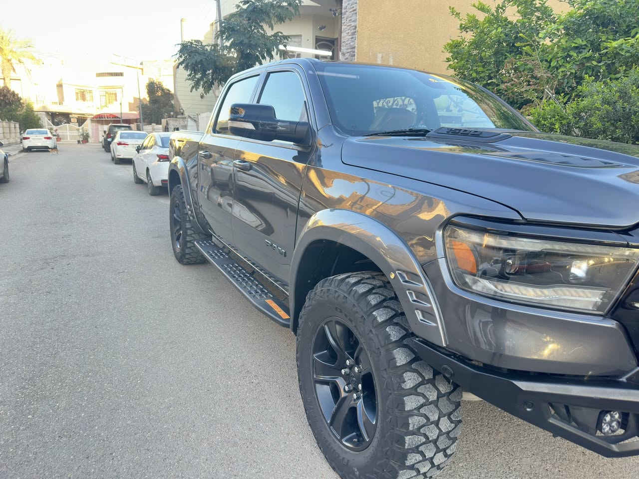 (بسم الله الرحمن الرحيم)
رام بك هورن بلاك توب 2022 V8 5.7 فول نشاط باب طويل بدي قصير المرغوب ماشية 39 الف مايل حادثها من امريكا بابين مرفوقة وية الصور و بيهة بنيد مبدل و مصبوغ مال  ربيل و بيهة بارد كلش صغير و الداخل مدوشم لون قيسي مشمشي فول مواصفات عدة الفتحة كشنات تدفئة و استيرن تدفئة و الشاشة الجبيرة كشنات منفصلة و كهربائية و عليهة غطاء بدي 400$ و مشدودة منظومت غاز اليطالية باربيل 700$ ماكو صرف السيارة جاهزة ع الاخير 
السعر 350 ورقة و بيهة مجال بسيط 
التواصل ***********
