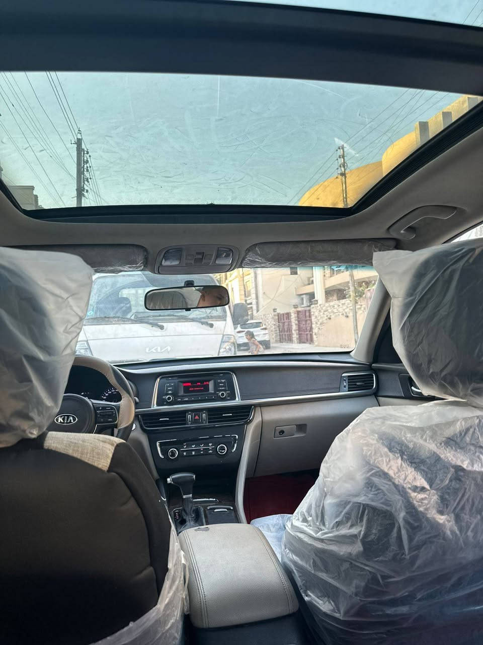 السلام عليكم
فوول1/1
كيا اوبتما موديل 2018 خليجي 
محرك 2400 
مواصفات fe
رادار جانبي 
كامرا حساس بلادي 
شاشه كبيره تدعم كار بلي 
اشاير مري 
وباقي المواصفات معروفه 
السياره  ...
السياره جاهزه من كلشي كير محرك  برغي ممفتوح ... تبريد ثلج،
السعر175$ .وبيها مجال.
مكان السياره:بغداد الدوره 
للاستفسار. ***********
