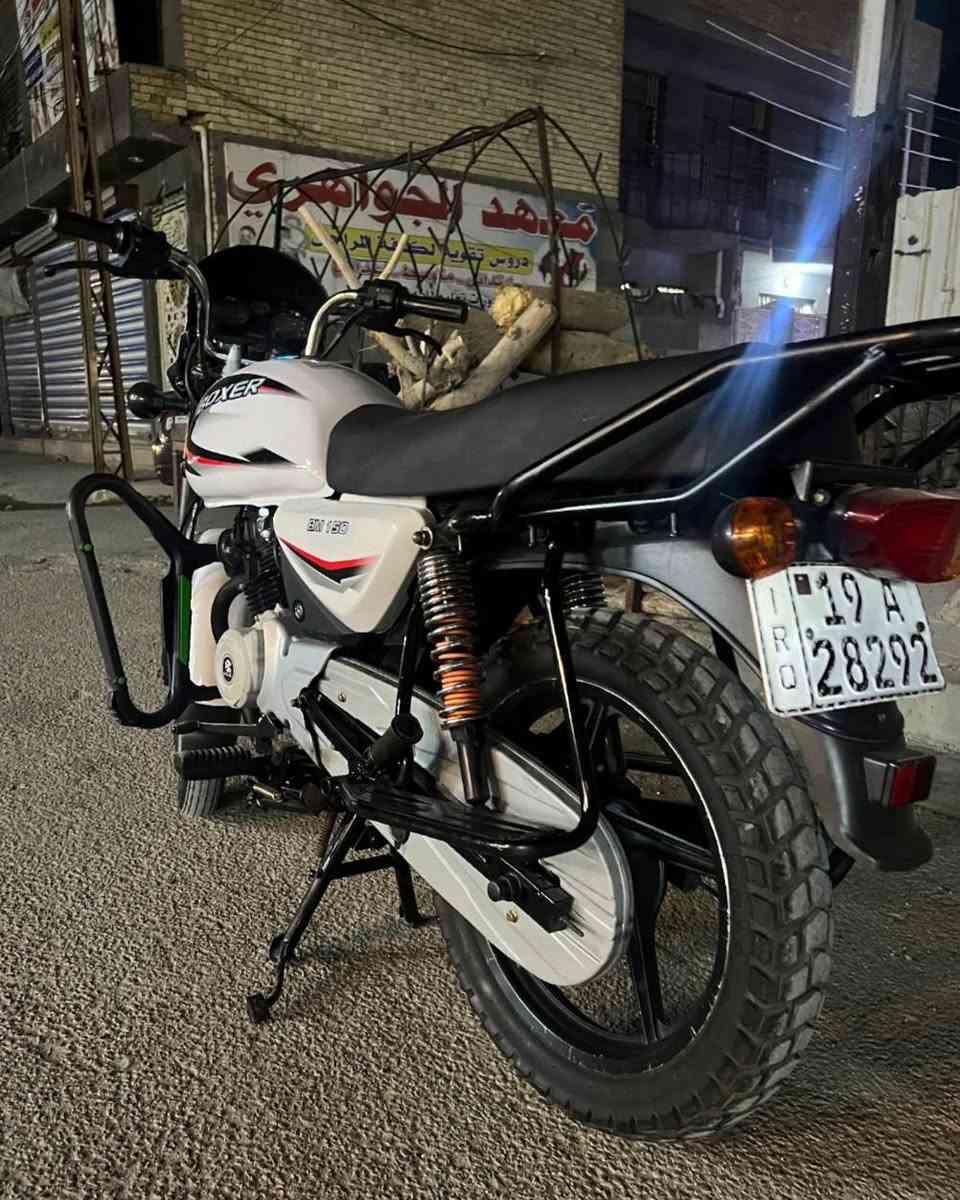 سلام عليكم
شباب بوكسر 2023 
مكينة خرسة كهربائيات كلها شغالة 
لوحات انكليزي تحويل مباشر 
الدراجة ناعمة كيلو متر شغال

هاتف: ***********
العنوان: بغداد قرب فلكة حي النصر 
السعر : 2250 مليونين وميتين وخمسين وبيها مجال
