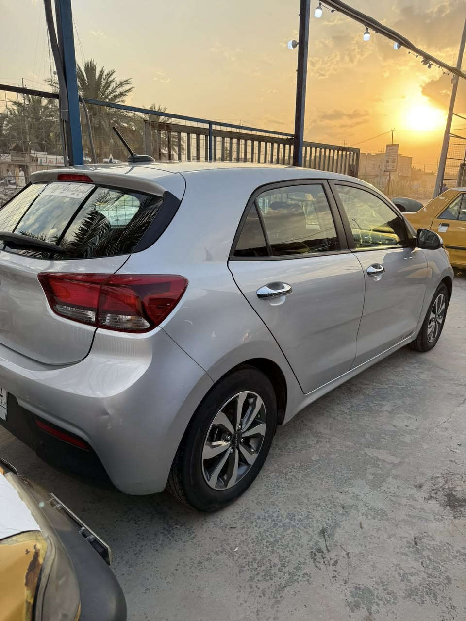 سلام عليكم
كيه ريو 2022 هاتشباك 

رقم بغداد - السعر 110$

الموصفات 

مكينه 1600 دوش دبل نوزل

بصمه ابواب وتشغيل 

قياده ذاتيه - مثبت سرعه

فول تحكم استيرن

كار بلي - رادر امامي

ويل كب - مانع انصدام 

كامره دواره

الحادث امامي بنيد وطرف الجاملغات 

للتواصل خاص او على الرقم ***********
