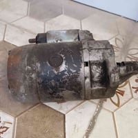 يوجد سلف نيسان 2002 شغال رقم الموبايل 07902277930