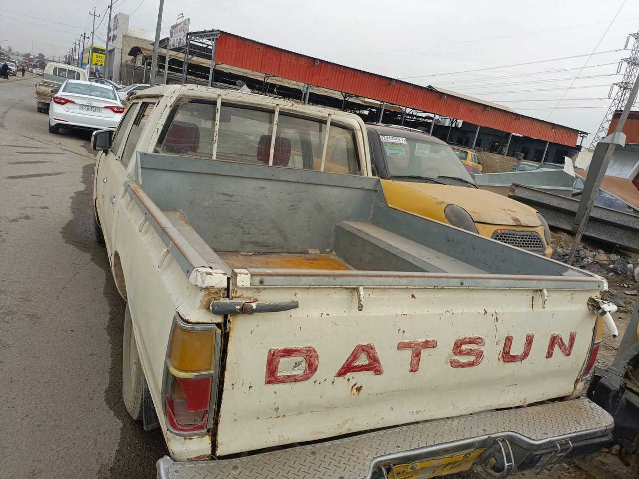 السلام عليكم ورحمه الله ،،،
بيك اب ، دبل قماره ،،، ابيض 1980
رقم قديم ،،، شرط التحويل من الشرعي
السيارة شغاله ،،، محرك وكير اصلي 
اطارات الامامي جدد ،،، الاطارات خلفي نص عمر
كوبون بنزين ،،، 
العنوان ،، موصل معرض الغدير سايدين البراوي 
تلفون ،،، *********** ،،،،
السعر ,,,,12,,,,
