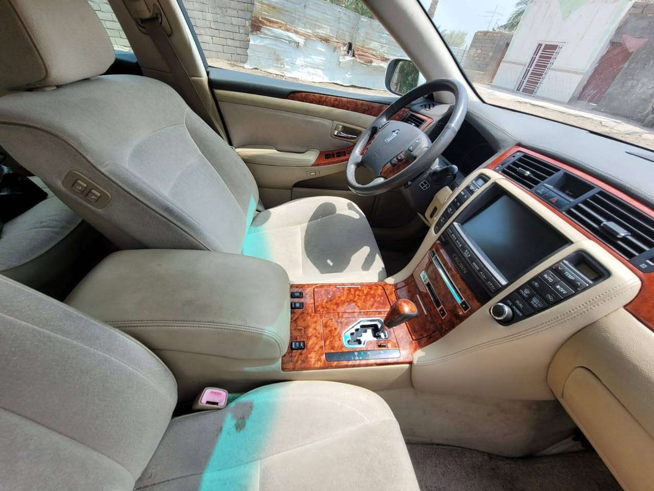 السلام عليكم سيارة شاهينة ادوات 2006 كفالة من الكص والسرقة والعشاير جاهزة للترقيم بيها كتاب حجز من المرور كرستال 3دكم شاصي 82 مكينة الجبيرة D4 تحوير النجف..
مكاني الناصرية مركز السعر 85 وبيها مجال
***********
