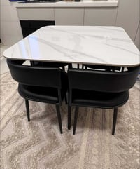 للبيع | ميز طعام مرمر 🔹 القياس: 90×90  🔹 مع 4 كراسي  🔹 الكراسي من فوك ...