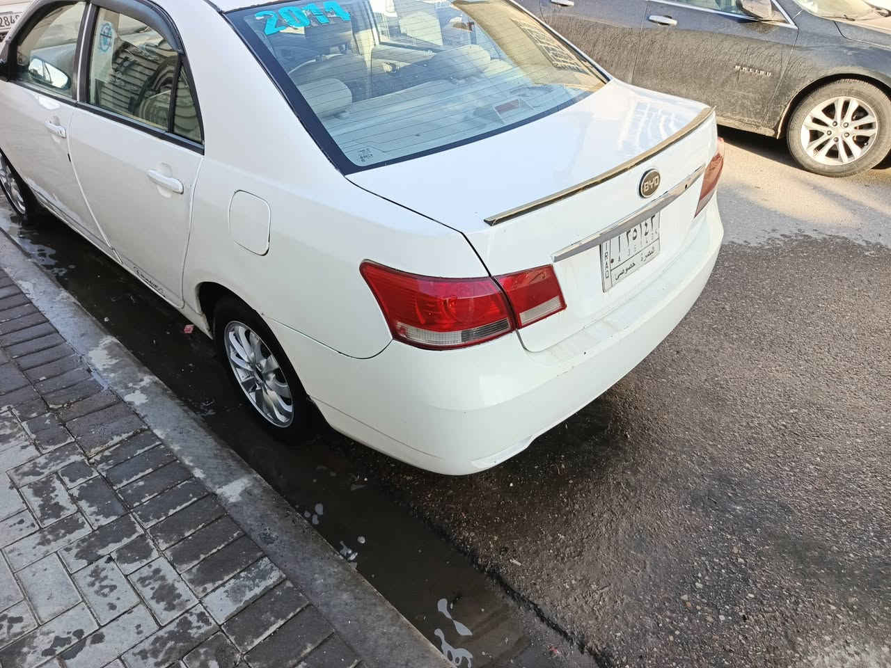 السلام عليكم بي واي دي جي 3 اوتو موديل 13 رقم بصره مكان السياره بصره القبله بلاديه السياره مكينه تنقص دهن قليل كير حداديه تايرات جدد كهربايات  كله شغاله رايده ب40 وبيه مجال للشراي اتصال *********** سنويه منتهيه ب 24 عليه غرامه 100 الف تنزل من السعره راعيه ابو الخصيب ايريد تحويل
