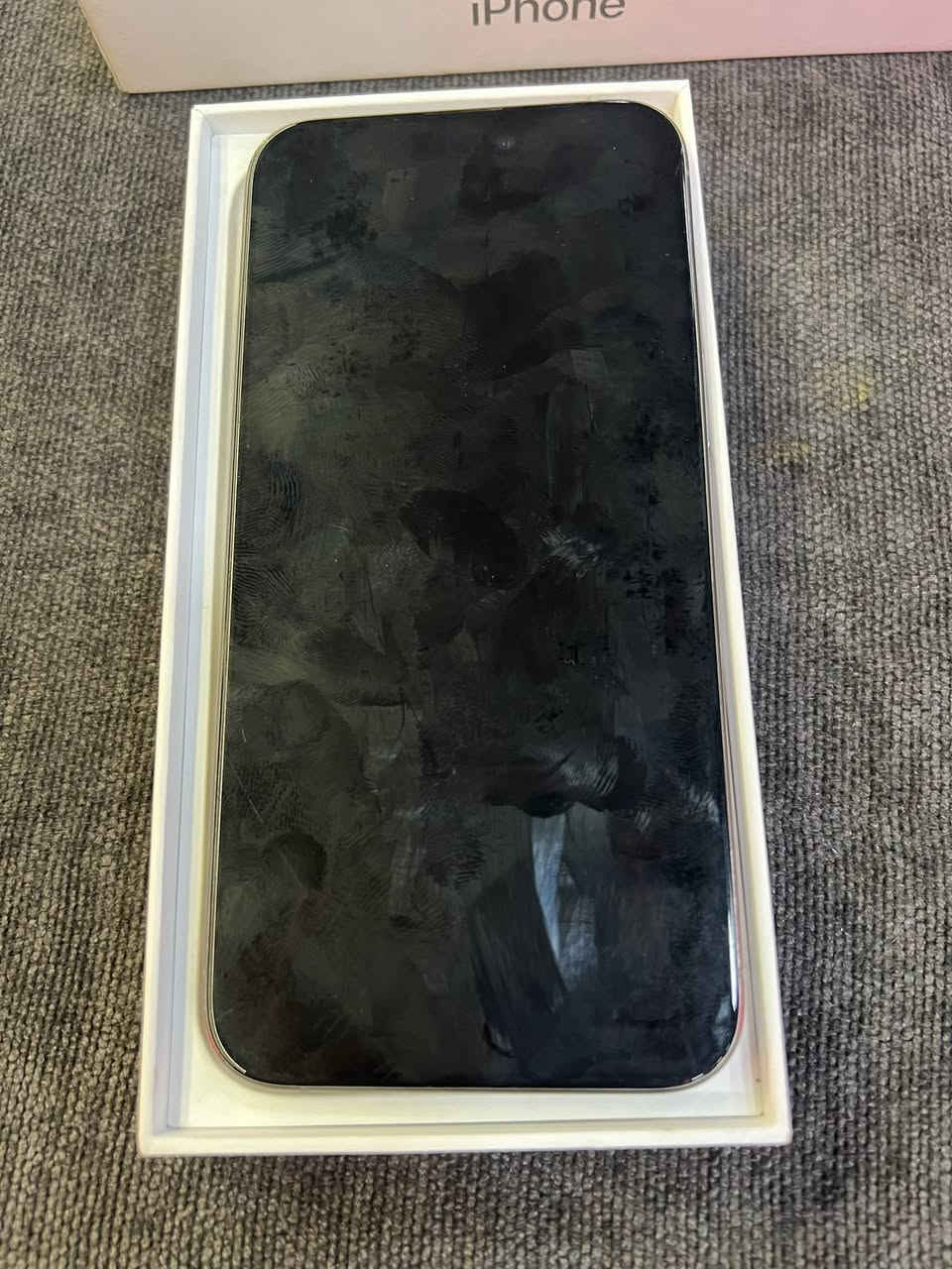 مبايل 15بر ماكس بطاريه100شرق اوسط نضافه99 ذاكره256ميسان ***********
