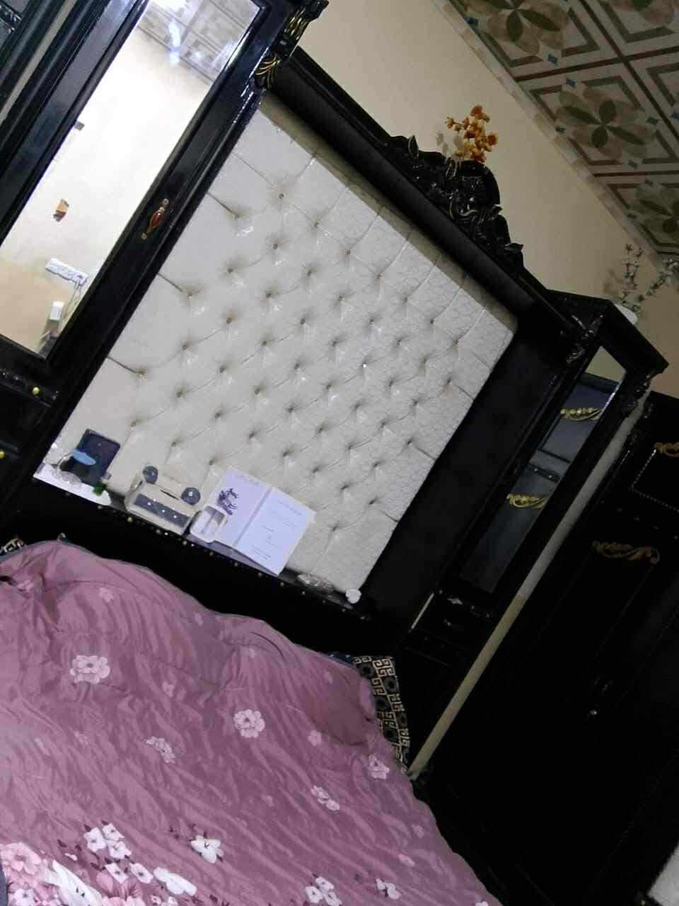 السلام وعليكم غرفه صاج رقم واحد ٧قطع 
بعدها جديده ومرتبه فخمه قبل فترا اخذتها 
مكان الغرفة موصل حي الكرامه ادفع سعر ايذ عجبني
أبيع ***********متواجد عل رقم واتساب مابي مسدود
