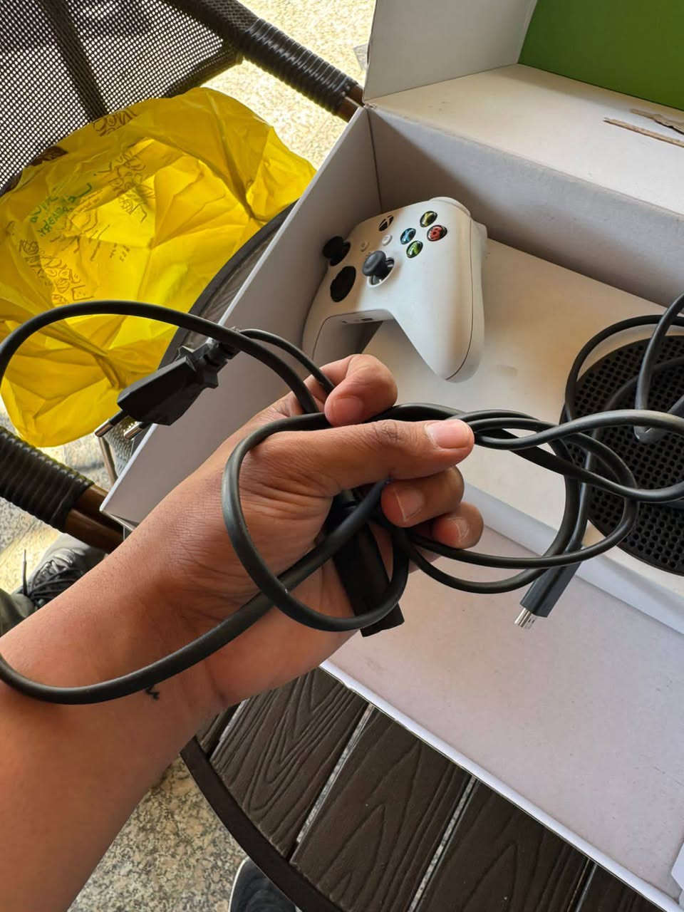 سلام عليكم ، سيريس اس 512 ذاكره كل ملحقاته الاصليه موجوده مثل ما تشوفون بالصور وبي شويه حسابات العاب ماشي بيها استخدام كلش قليل وجهاز نظيف رايده ب 320 وبي مجال
مكاني بغداد 
رقمي ***********
