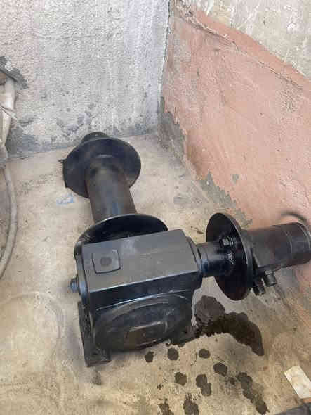 ونج هودروليك امريكي سطحيه يسحب ١٠ طن ب ٤ ورقات ونص وبي مجال ***********
