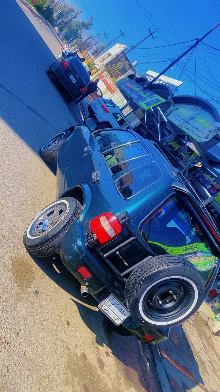 السلام عليكم 
كيا سبورتج موديل ٢٠٠٠
تبريد ثلج قفل مركزي ريمونت جام كهرب مرايات كهرب بدون صبغ وبدون تعديل بارد السيارة بلادية طخم تاير  ويل كروم جديد السيارة جاهزة رقم الماني سنوية لل ٢٧ شرط تحويل كابون بانزين موجود مابيها اي نقص 
مكان السيارة موصل 
السعر ٥٩ 
***********
