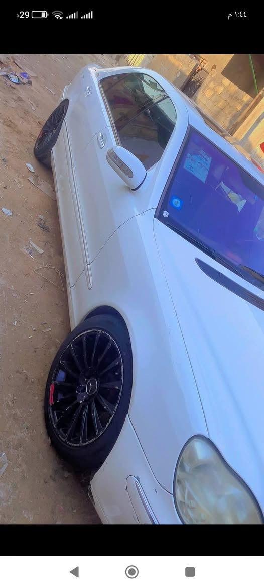 اللسلام عليكم مارسدس غواصة موديل 2003  مسجلة ٢٠١٣.  صاحبهة ما اندلة اكفل سرقة وعشائر  سيارة معاملتهة  تحويل رقم  كاملة.  سيارة فول مواصفات جوبلسات حساسات. فتحة يعني واحد على واحد.  مكان السيارة بغداد  القناعة. سعر 45  قرة المنشور يلا تخابر. رقم الهاتف ***********

 اكرر السيارة مو ادوات السيارة اصولي بس راعيها ما اندلة مكفولة من الكص والنقل جثة
