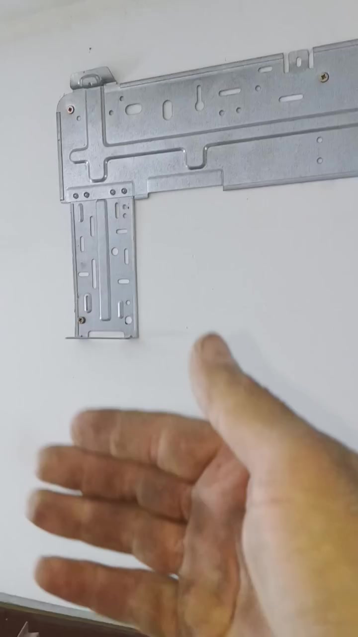 اليوم عملنا فتح سبلت ونقله لغير مكانه ونصبه من جديد للعلم السبلت قبل 3سنوات نصبته اني 
مع حفر بالكور في الكونمريت كما موضح بالفيدو
 ورشة الزعيم لنصب وصيانة السبالت 
***********
***********
ابو زهراء البهادلي
