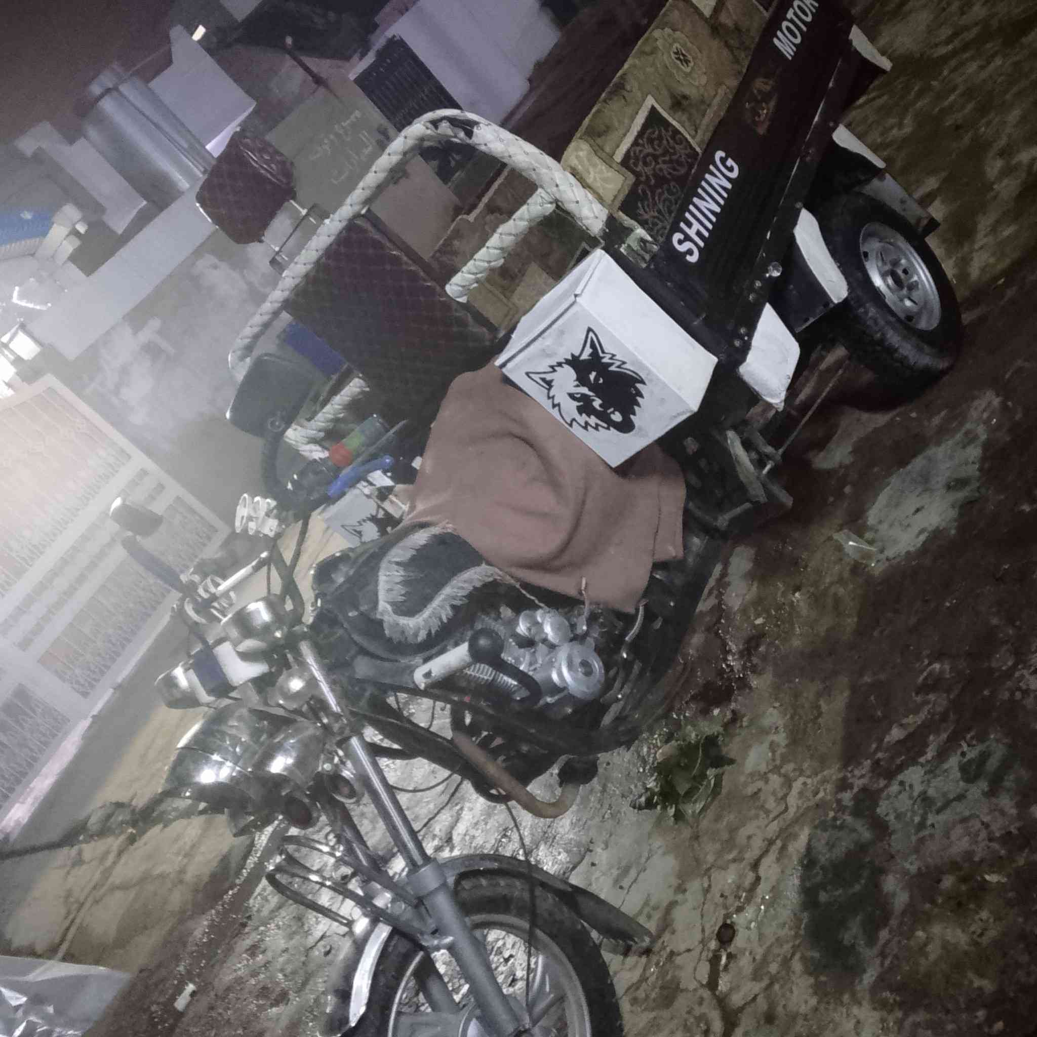 ستوته موديل 22 محرك 24 بيدي شديته محرك
زوج تايرات مال كيه حمل كبل اسبوع شديته 
كير بل شرط 
محرك بل شرط 
بطاريه جديد بس يريد كتف 
ستوته نضيف خير من الله مكاني حي الوحده شراي يخابر 
سعر 1400 بي مجال 
*********** واتساب هم بي
