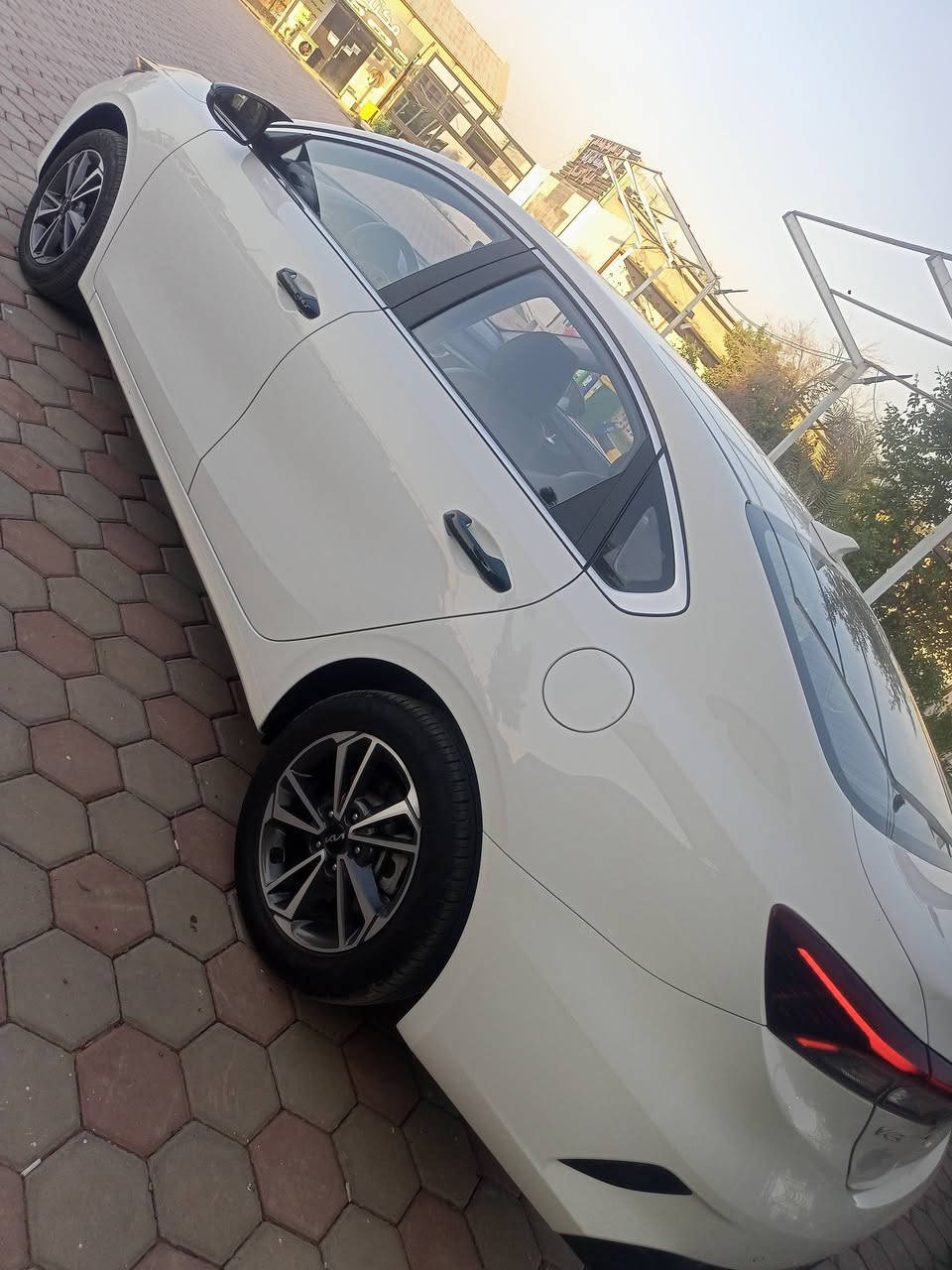 للبيع K3 2024 رقم  اربيل تحويل مباشر موصفات معروفة واضحة للجميع خليجي تجمع ماشية 37 الف
كفالة عامة من الصبغ والتبديل والبارد والحالوب والكارت بيها طخة بل جاملوغ الأيمن الخلفي وباقية على وضعها ماشرة عليها بصورة
السيارة جداً نضيفة وحلوة
كلشي على بلاد كير محرك 
مكان السيارة بغداد الغزالية 
السعر 136 قابل للتفاوض 
للاستفسار الاتصال ***********
متواجد وات ساب

