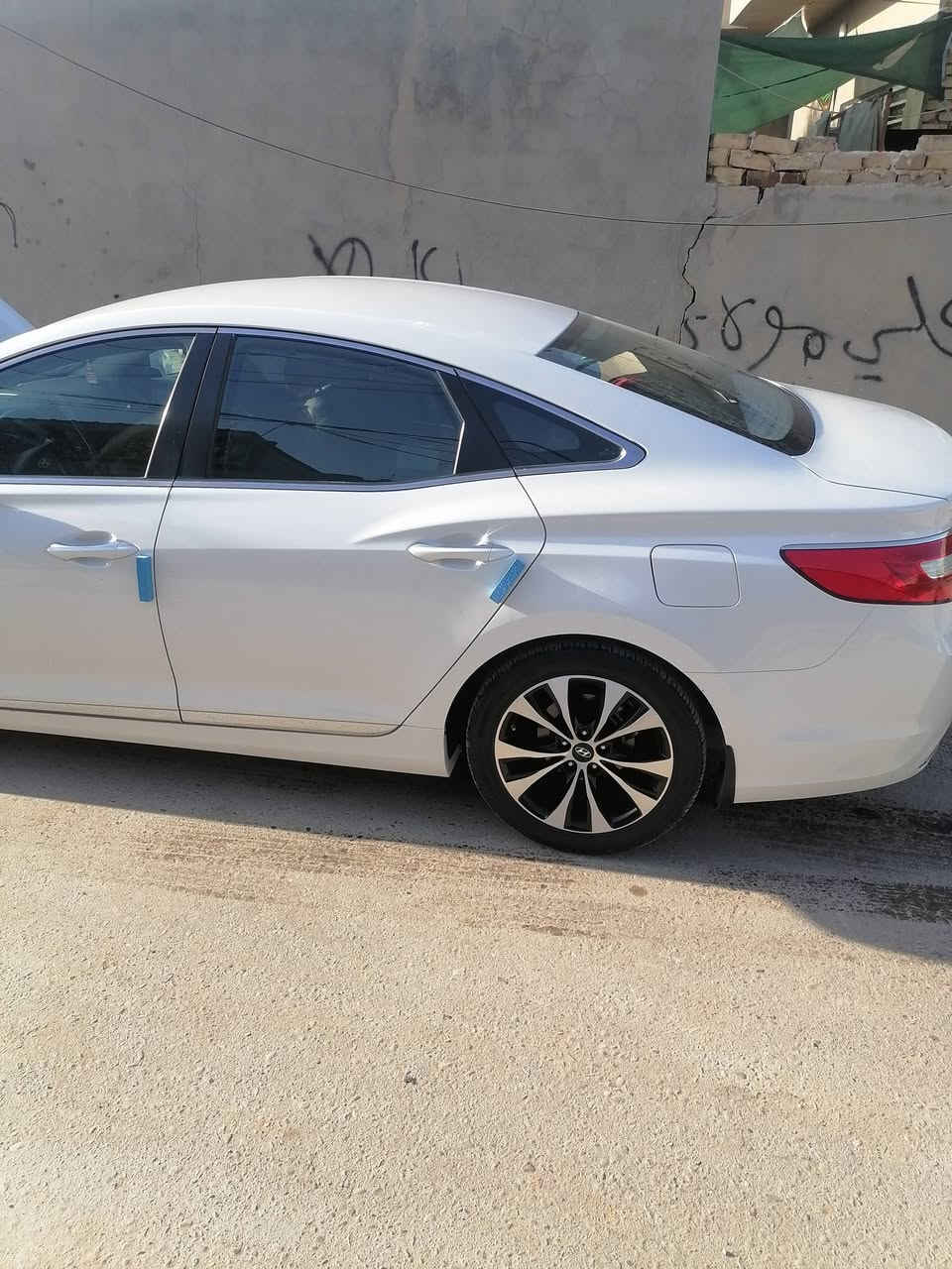 ازيرا ٢٠١٣ خليجي مكفوله ماشيه ١٠٦ داخل بيجي كشنات جلد تدفئه تخم تاير جديد حداديه جديده مكينه٣٠٠٠  مامفتوحه  كير مامفتوح بحاله جيده جدا  تبريد قطعتين  ثلج برده كهربائيه بردات جانبيه ثلاجه ترحيب اناره داخليه LED السياره بيها منضومة زنون اصلي  سياره استعمال شخصي مامتعوبه ونضيفه حيل مكان السياره ديوانيه للاستفسار اكثر خاص *********** اخوان رجا رجا الموشراي واصحاب التعليقات السلبيه لاتدخل ولاتعامل
