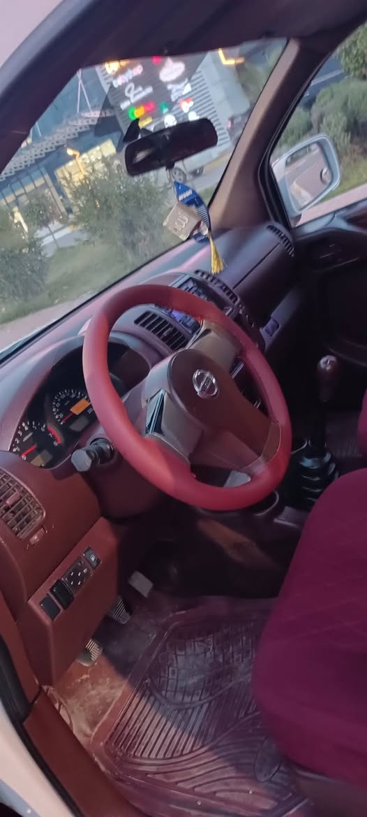 ناڤارة 2009 گير و مةكينةي كراوەتەوە سەرف و بوخاری نیە  سبوغی نیە  چوار تای تازەیە تاخم پیشی تازەی نرخی ٩٢$ کەمیک مجال رقەم موبایل 
***********
*********** رانية, السليمانية
