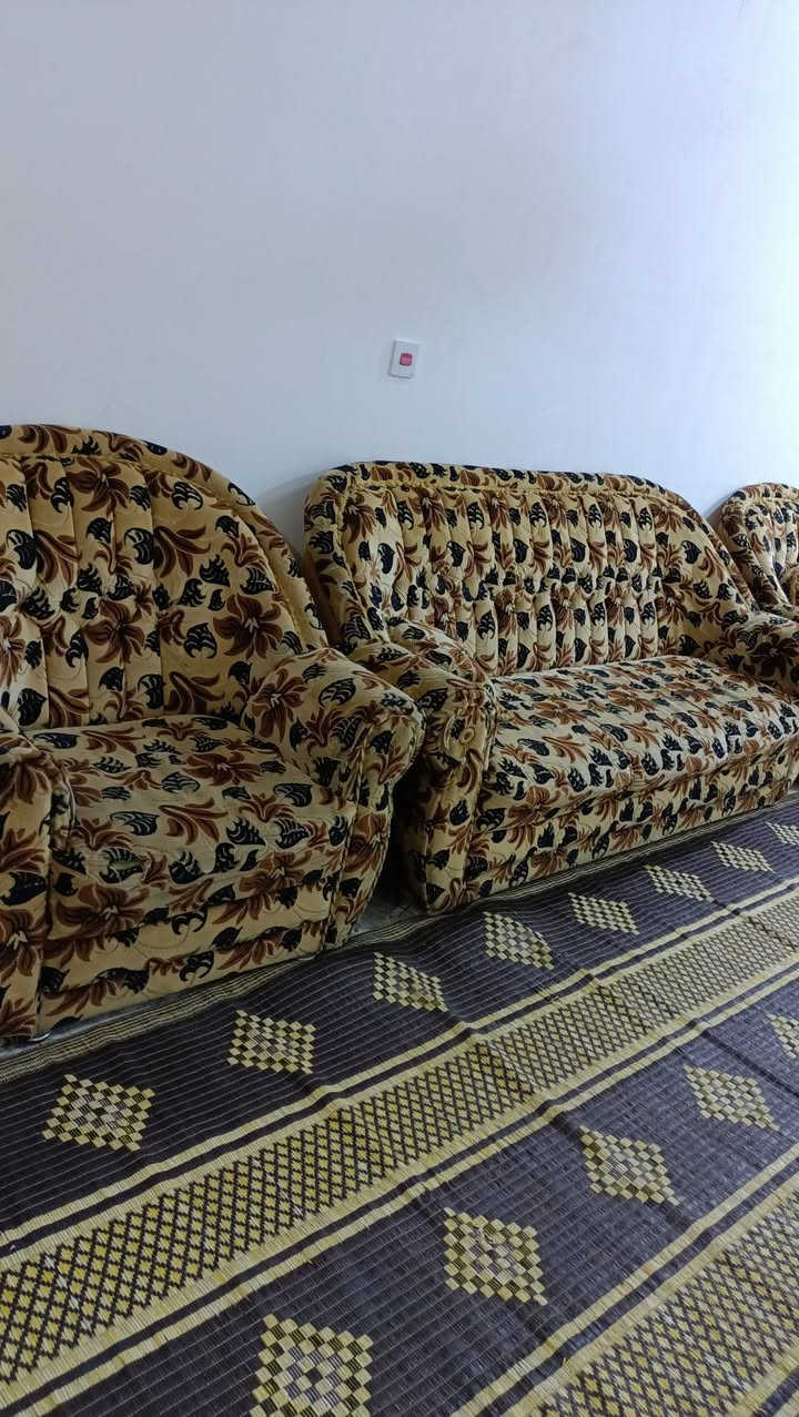 قنفات للبيع مستعملات
 4حجم صغير 
2حجم كبير مكاني كوفة 
سعر 250 وبيهن مجال


**إذا كنت صاحب هذا الإعلان وتريد حذفه لأي سبب، رجاءا أرسل رسالة إلى الدعم الفني**