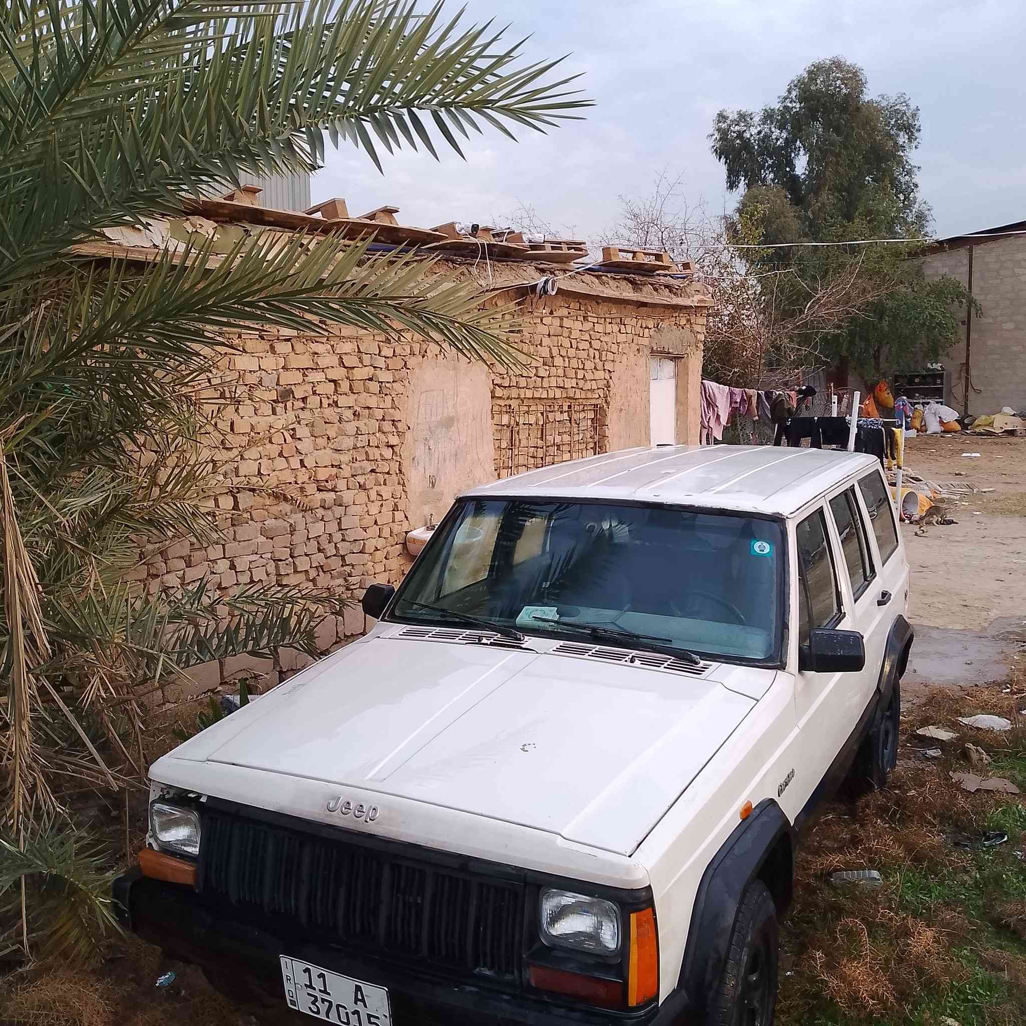 السلام عليكم جيب شيروكي قديم رقم انكليزي بغداد بسمي 1996محرك بلادي نص عمر كاملة بلادية صدر جديد تخم تاير ***********بغداد عنوان
