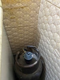 طباخ ٢ عيون • ثلاجة نظيفة • قنينة غاز