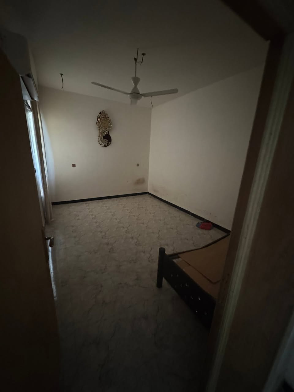 دار للأيجار
4 غرف

استقبال خارجي 

حمامات عدد 2 

مطبخ مؤثث بالكامل كاونتر +طباخ +ثلاجة +مجمده +براد

الدار مجهز بالسبالت +مبردات + تنور 

البيت جديد ونضيف 

موقع : قرية المختار قريب على المقبرة الاسلامية 

السعر 400 الف 

للأستفسار :***********
