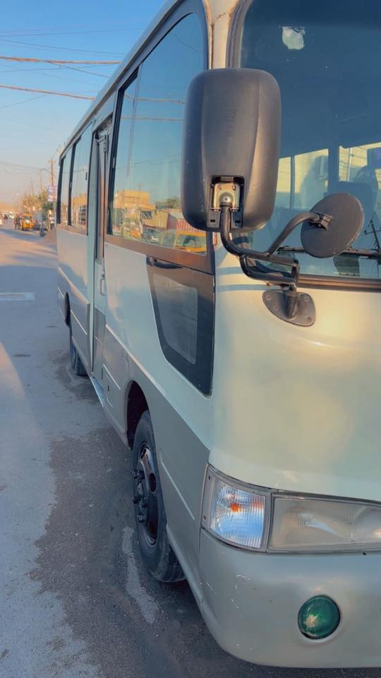 السلام عليكم 
كوستر هونداي كاونتي 
موديل 2001
بتره 25راكب 
رقم بغداد أنكليزي
مصفره هيئة و غرامات 
تخم تاير جوبلس 6 جديد
صدر جديد ورك جديد 
سياره مابيه نقص برغي
سياره كامله من كل الجوانب
عنون بغداد  
رقم الهاتف ***********
