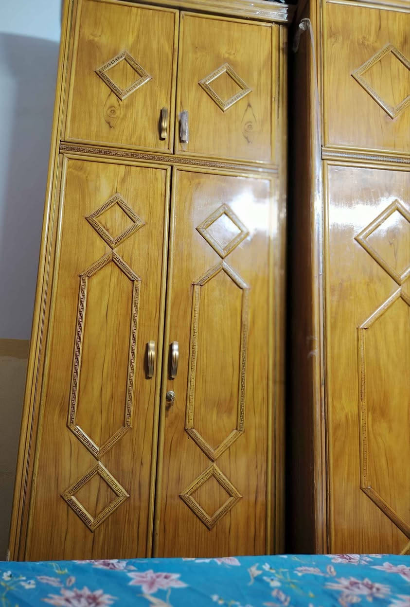 غرفه موديل مسرح حديث بعدها جديده ضخمه جدا سبب البيع كبيره ع مساحة الغرفه
*********** بغداد, العراق
