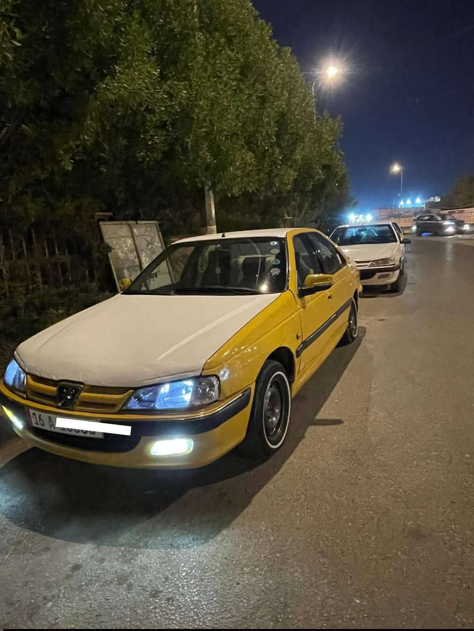 السلام عليكم بيجو بارص موديل 2010رقم انكليزي مصفره هيه وغرامات مكينه وكير انضاف كشنات ملكه السياره بيها ضربه بل كدام مواصله للشاصي و بل وره خفيفه ماواصله للحوض شباب المو شراي ليتعبني واتعبه السياره 30وبيها مجال مكاني نجف حي الرحمه الرقم ***********
