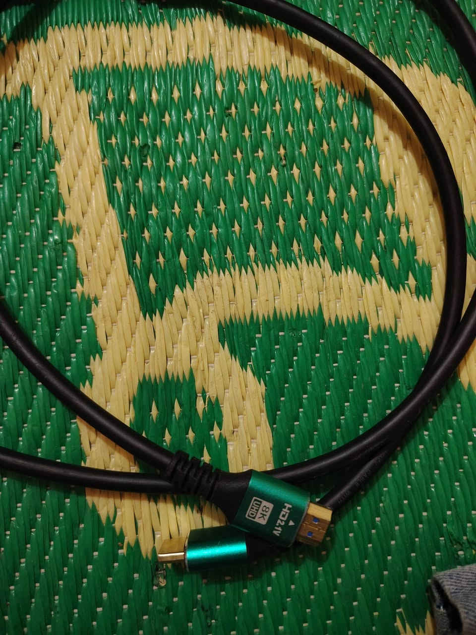 السلام عليكم بلاي 4 مستخدم الجهاز مصلح القاعده مال الغرس نظيف وياي يدتين وياه جي تي اي*********** واتساب سعره 220
